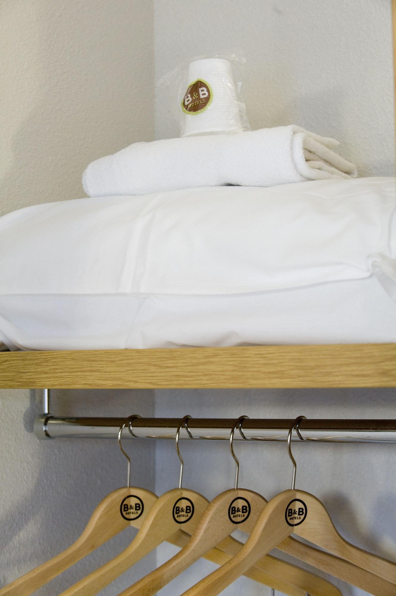 B&B Hotel Toulon Олиул Екстериор снимка