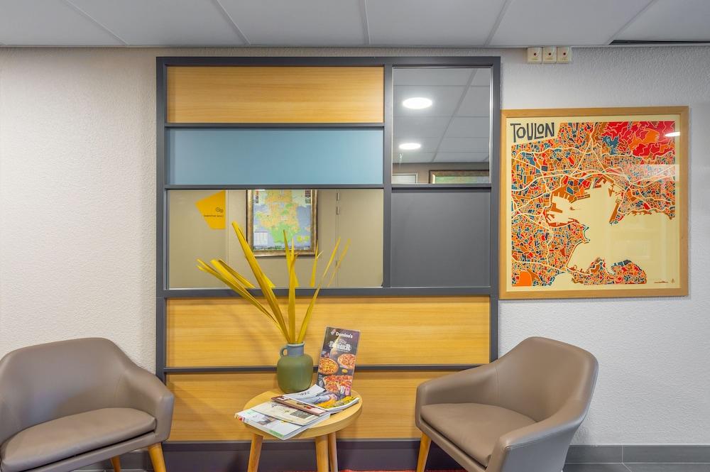 B&B Hotel Toulon Олиул Екстериор снимка