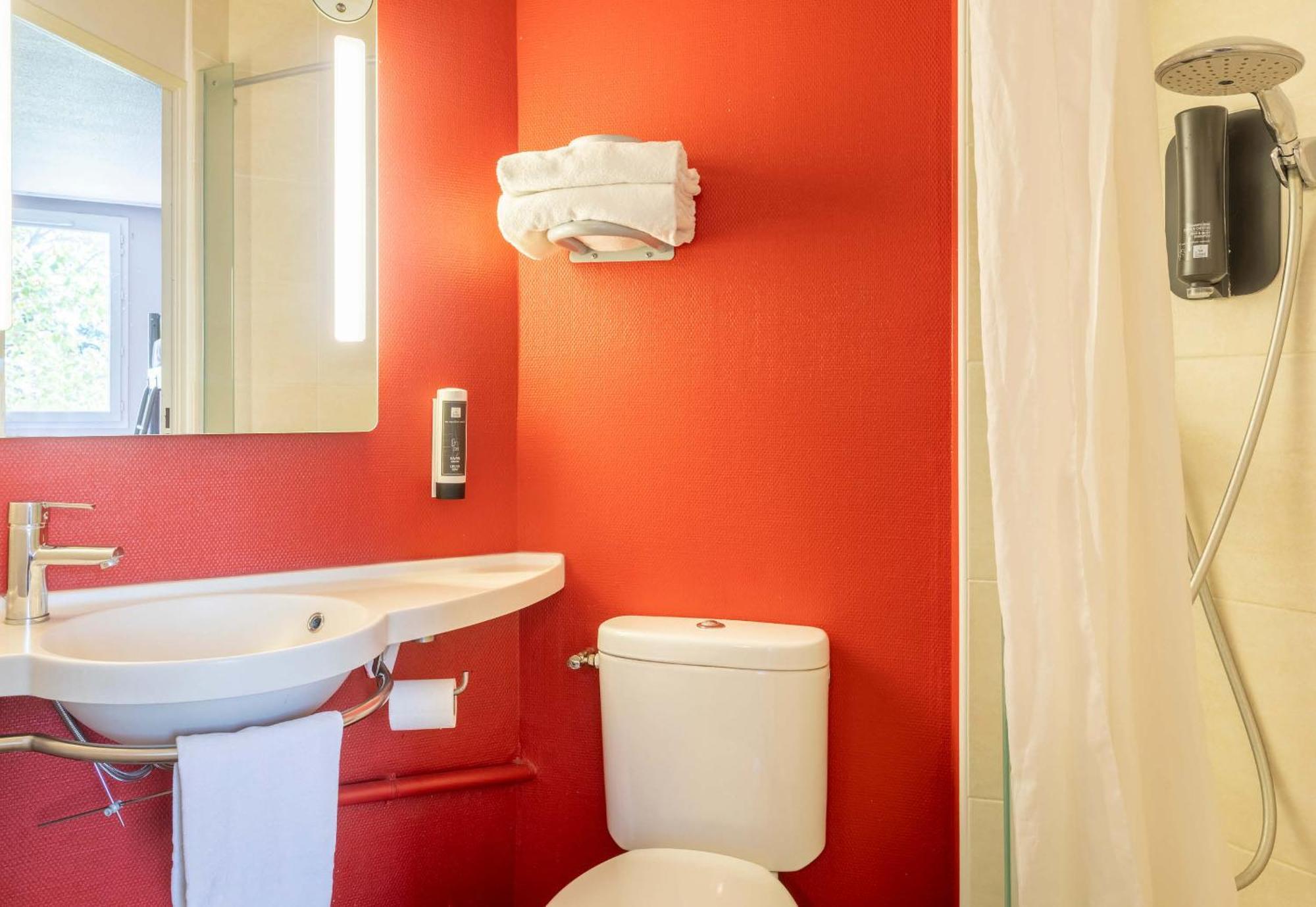 B&B Hotel Toulon Олиул Екстериор снимка