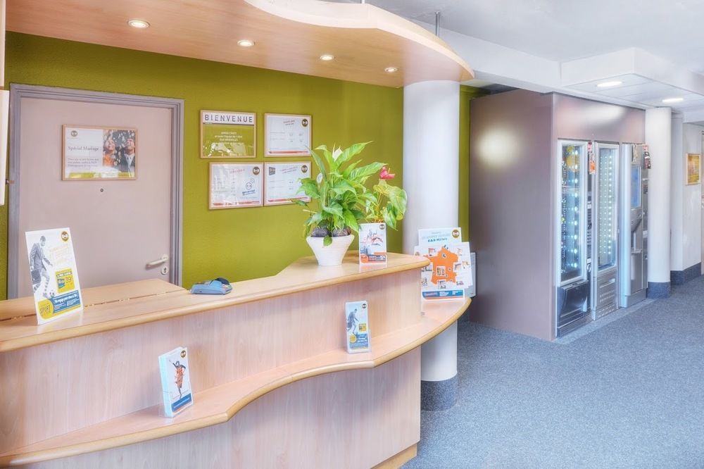 B&B Hotel Toulon Олиул Екстериор снимка