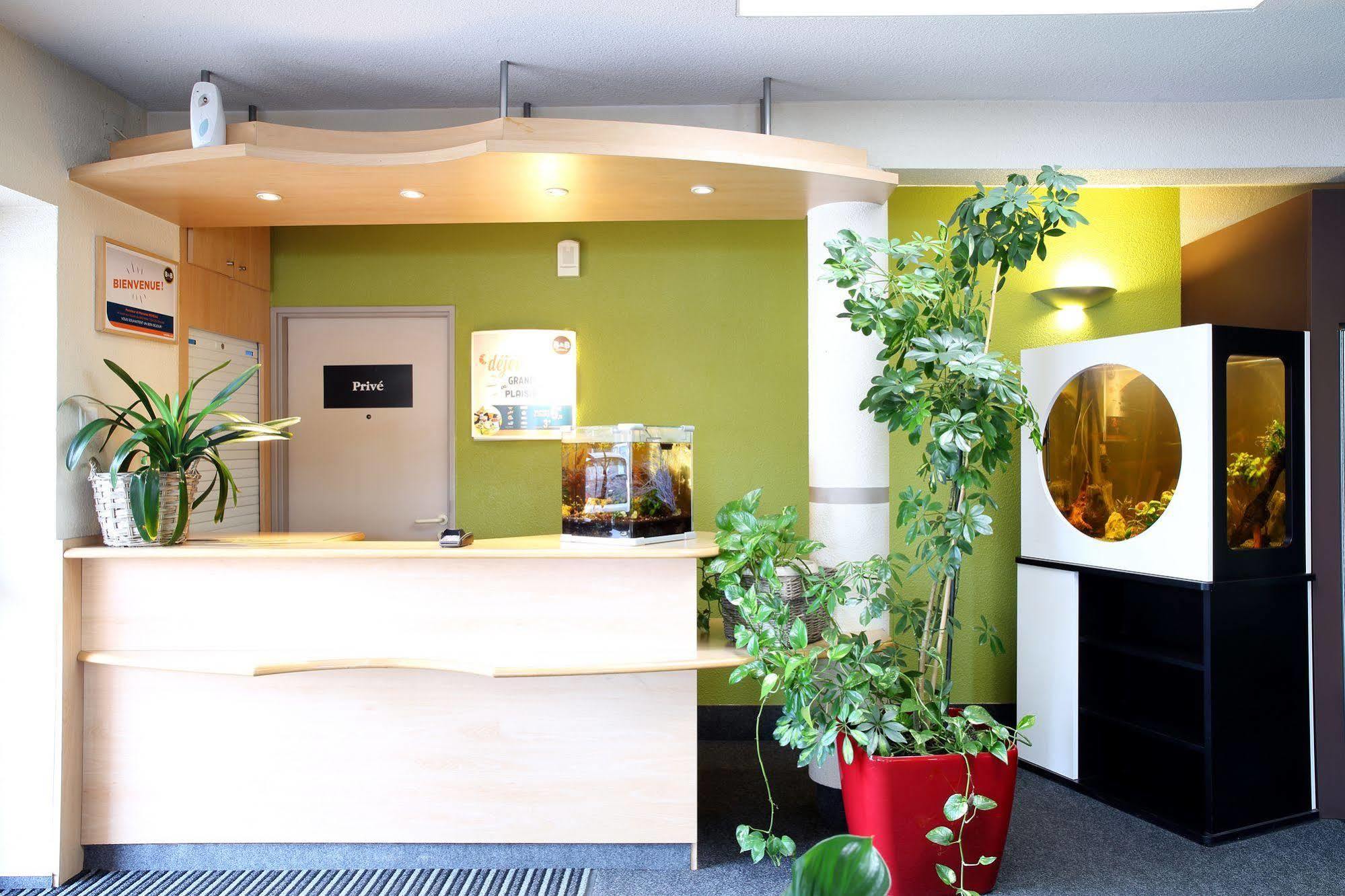 B&B Hotel Toulon Олиул Екстериор снимка
