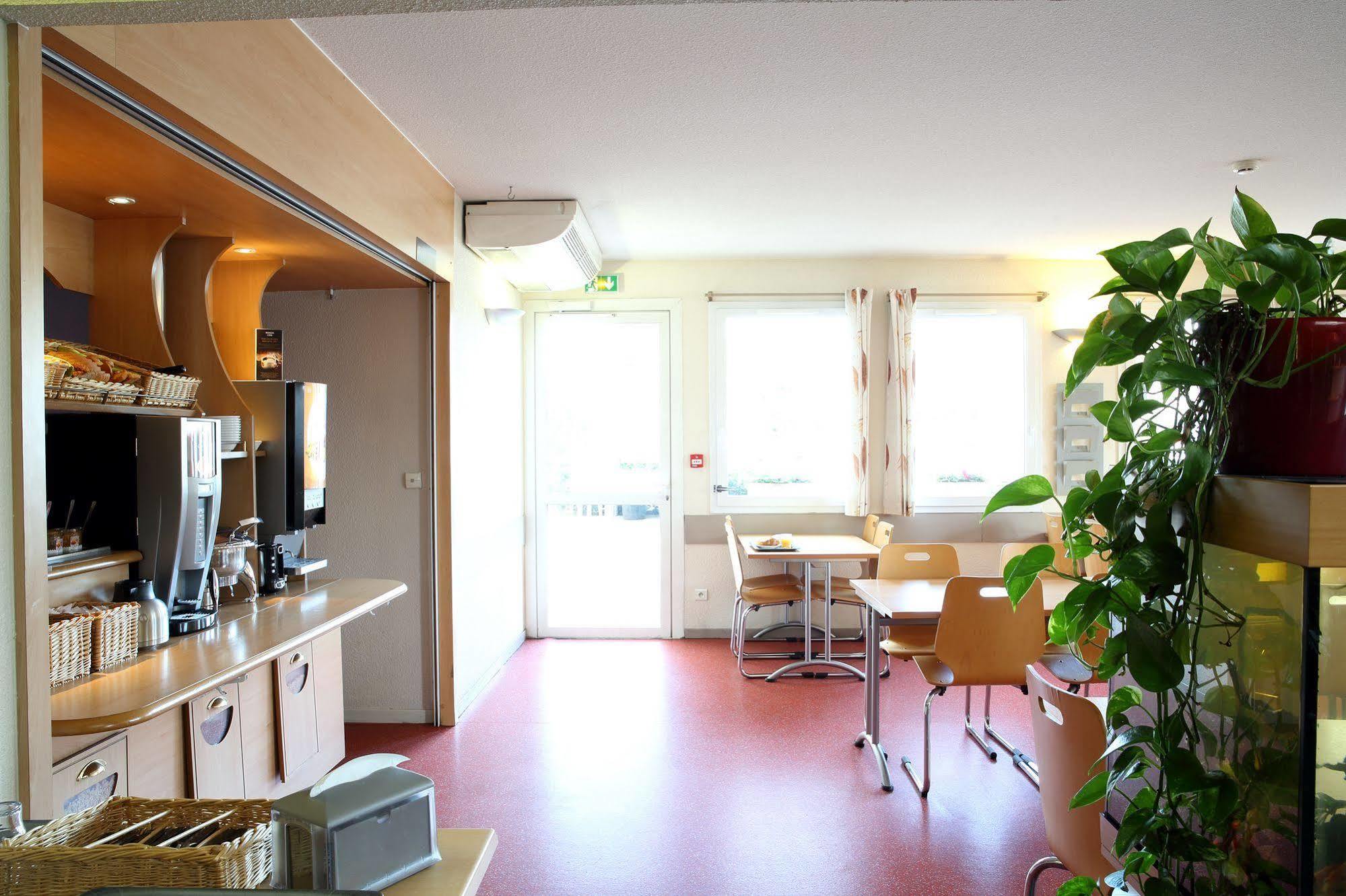 B&B Hotel Toulon Олиул Екстериор снимка